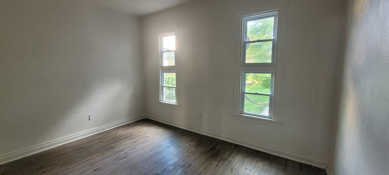 Building Photo - 150 Comrie Ave