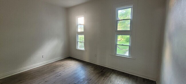 Photo - 150 Comrie Ave Apartment