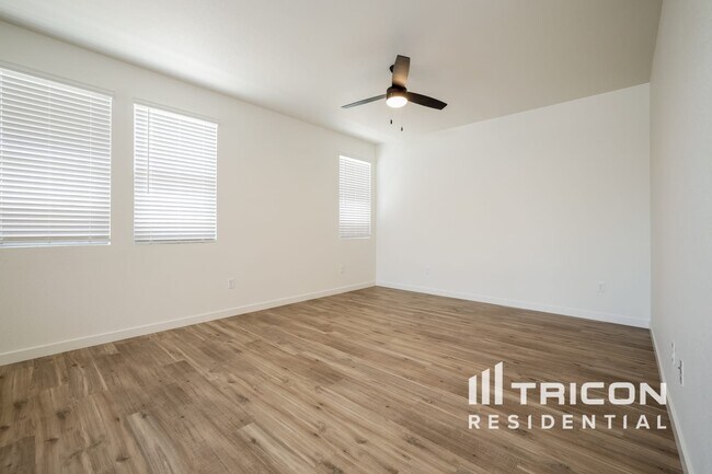 Foto del edificio - 2460 Snowbrush Ct