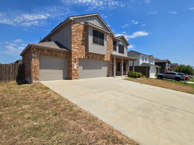 Foto del edificio - NEW IN MANAGEMENT - AVAILABLE NOW!