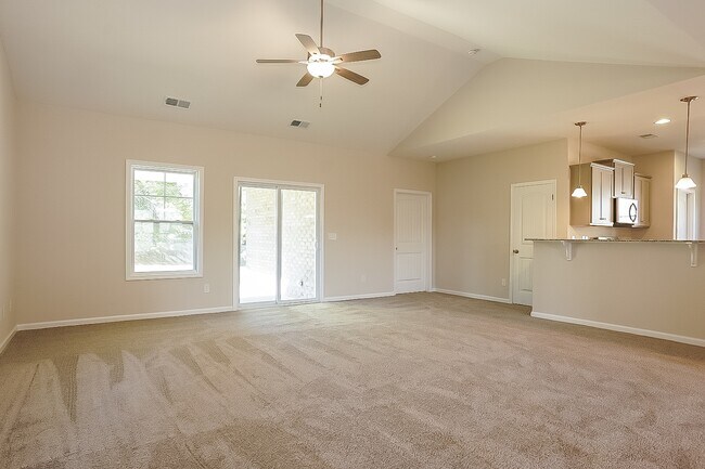 Building Photo - 360 Bainbridge Dr