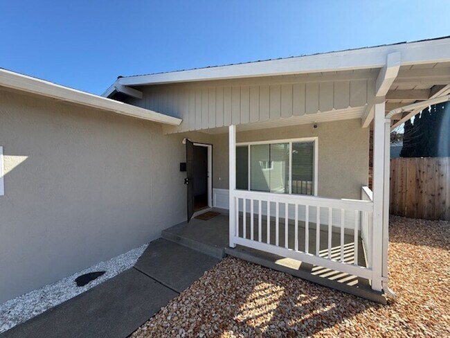 Foto del edificio - Fully Renovated 3-Bedroom Single Family Home in Rodeo