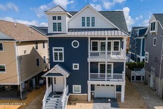 Building Photo - 117 Lyndhurst Dr