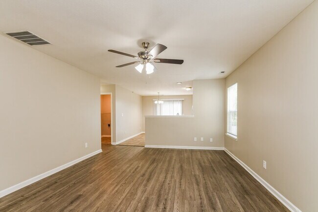 Building Photo - 522 Venus Dr