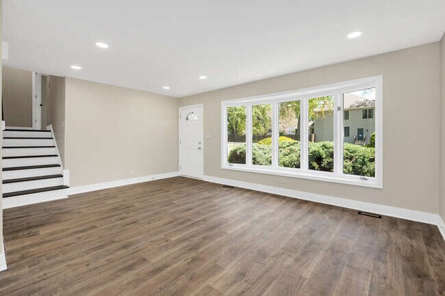 Foto del edificio - 0N148 Silverleaf Blvd