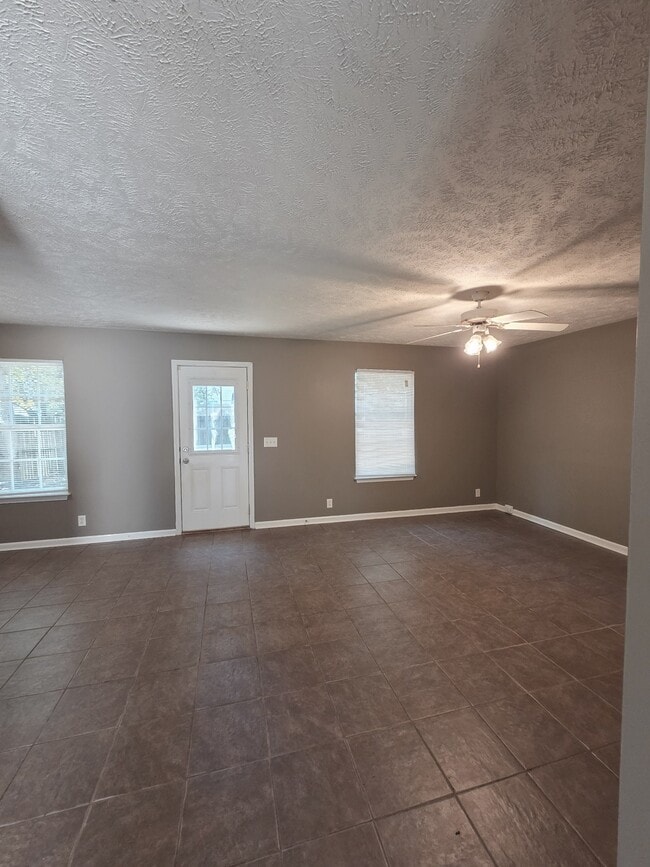 Building Photo - 261 Indian Park Dr