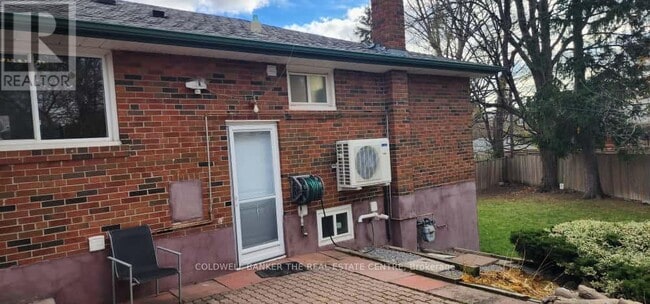 Building Photo - 20 Roseglor Crescent