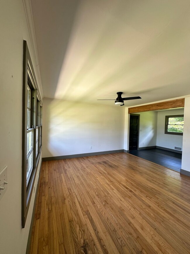 Foto del edificio - Updated 3 Bedroom House on the Eastside