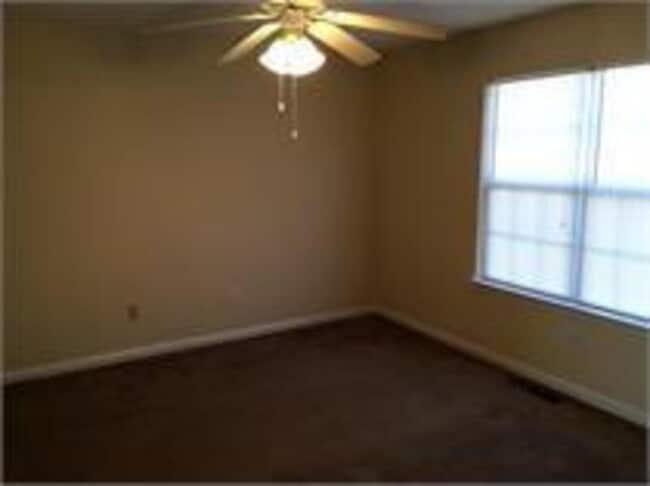 Building Photo - 2423 Brianna Dr