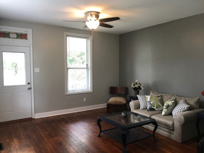 Foto del edificio - 2 Bedroom Renovation near the Hill