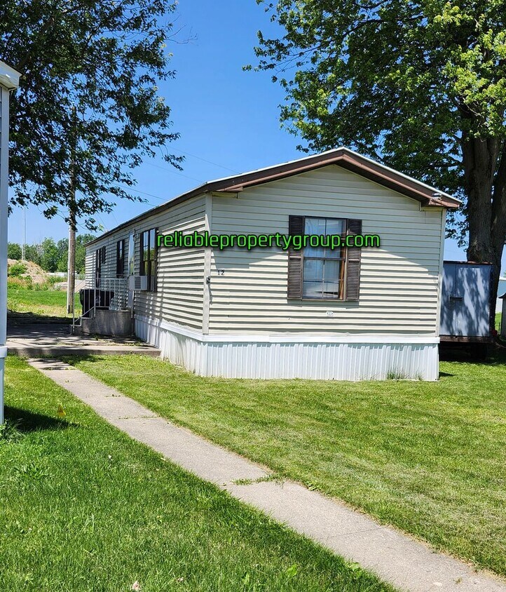 Foto principal - New Listing in Churubusco