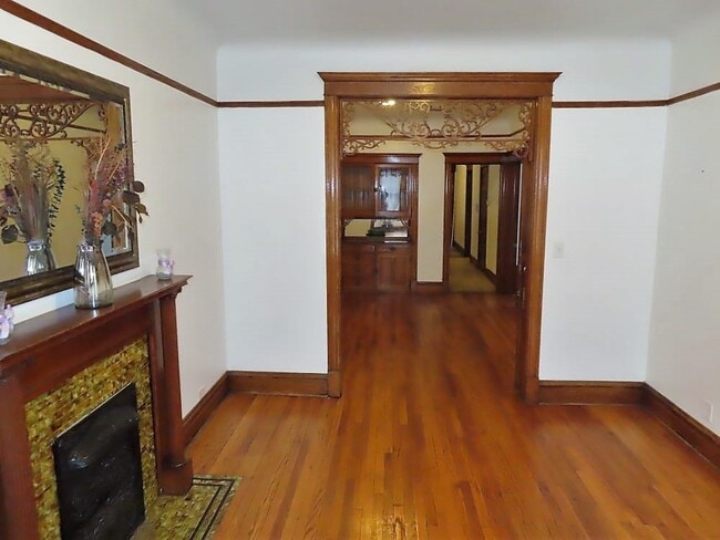 Building Photo - 6626 S Langley Ave
