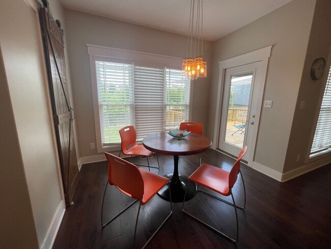 Foto del edificio - 5 Bedroom 3 1/2 Bath Home For Rent!