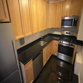 Building Photo - 337 E 49th St