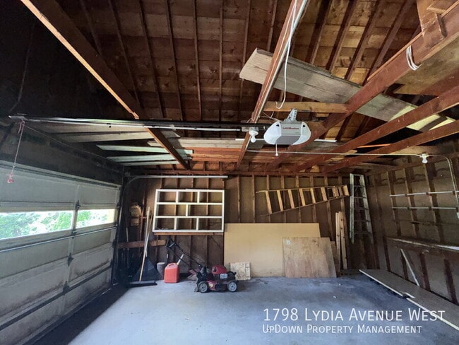 Building Photo - 1798 Lydia Ave W