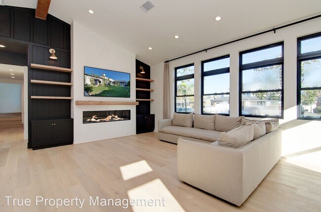 Foto del edificio - 4 br, 4 bath House - 447 Costa Mesa Street