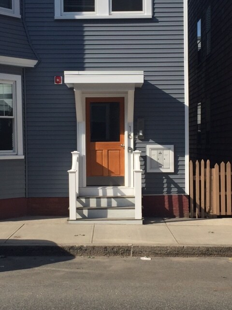 Building Photo - 16 Washburn St