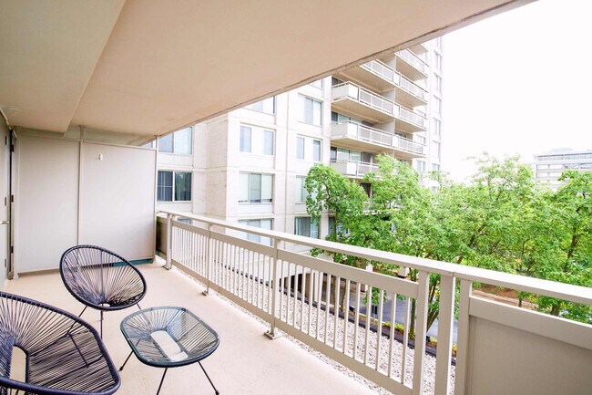 Foto del edificio - 2111 Richmond Hwy