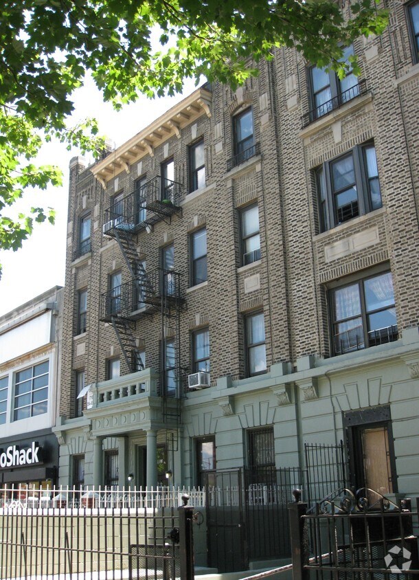 Building Photo - 1102 Eastern Pky