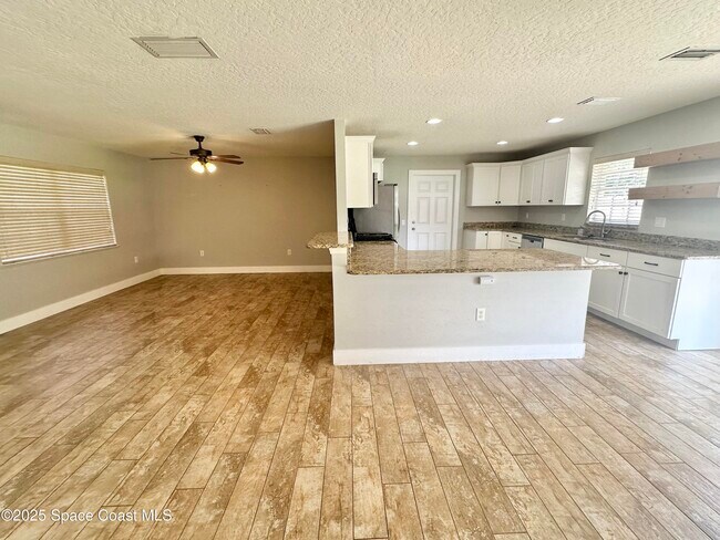 Foto del edificio - 2130 Garnet Ct