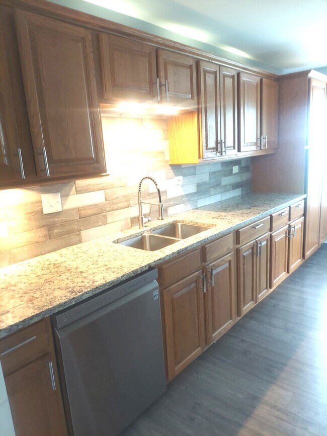 Foto del edificio - 347 Ashbury Ln W