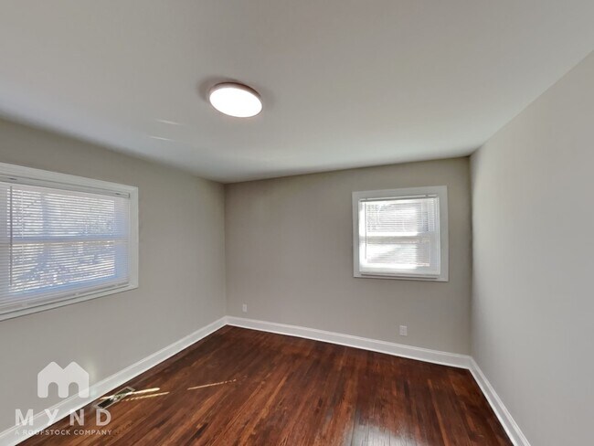 Building Photo - 2408 Dora Dr