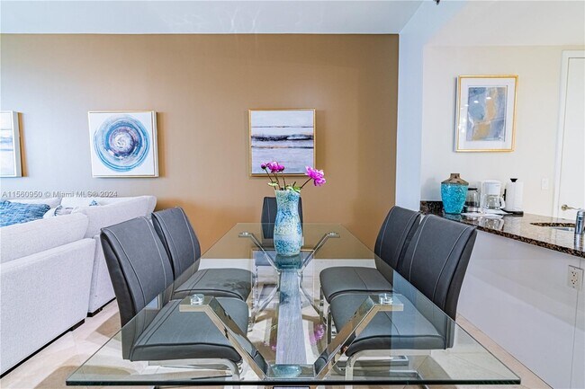 Building Photo - 16001 Collins Ave