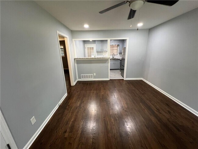 Foto del edificio - 1083 Center St SW