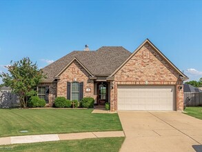 Building Photo - 218 Roanoke Cir