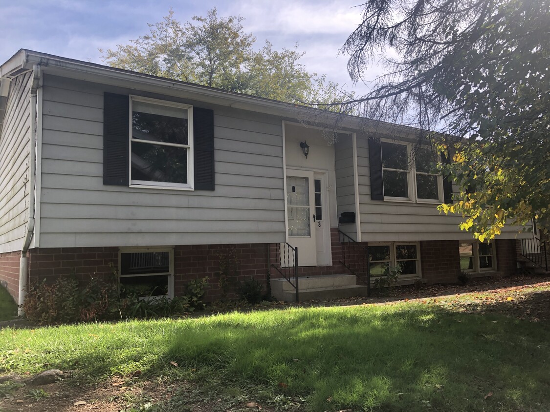 Primary Photo - 21 Oakland Ave