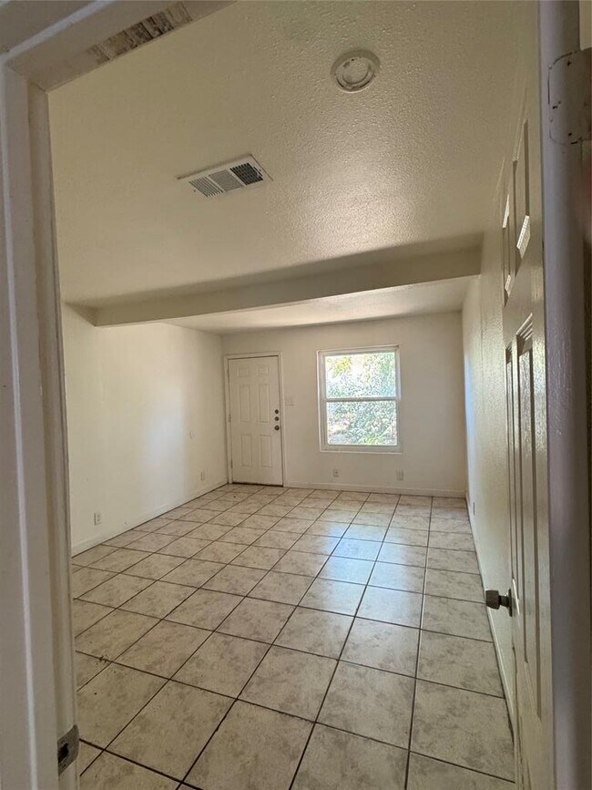 Foto del edificio - 1006 N Meadows Dr