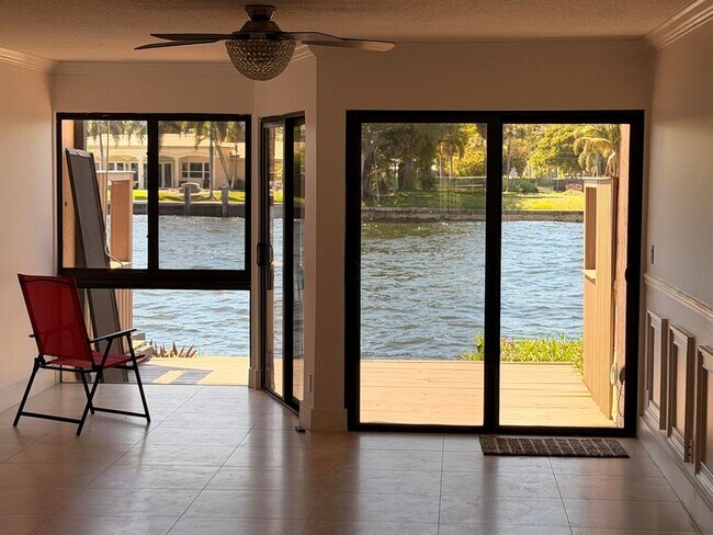 Foto del edificio - 797 S Riverside Dr