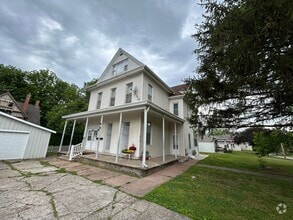 Building Photo - 430 S 14th St