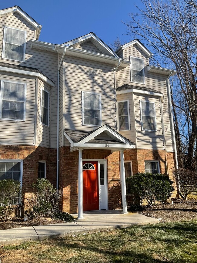 Building Photo - 114 Sutherland Dr