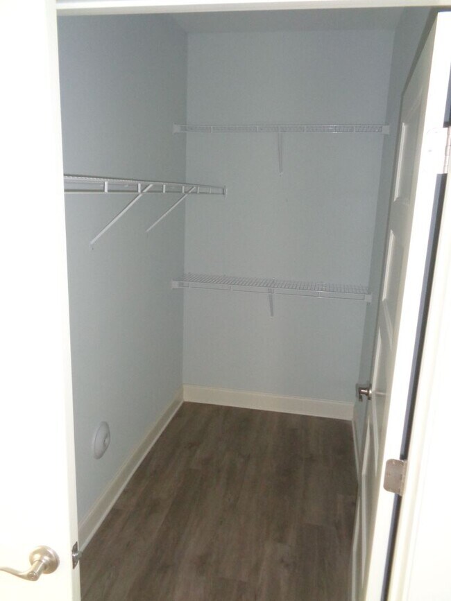 Building Photo - 4021 Blackstone Dr