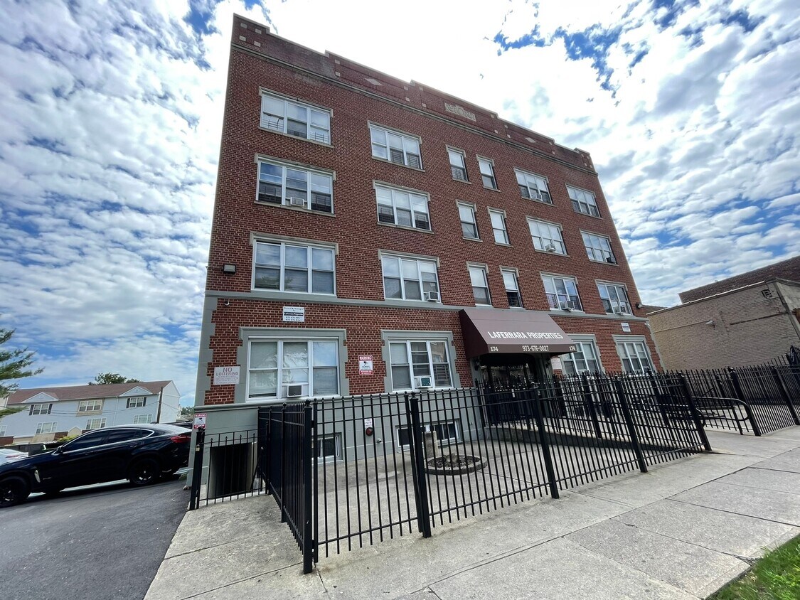 Foto del edificio - 174 N. Grove St