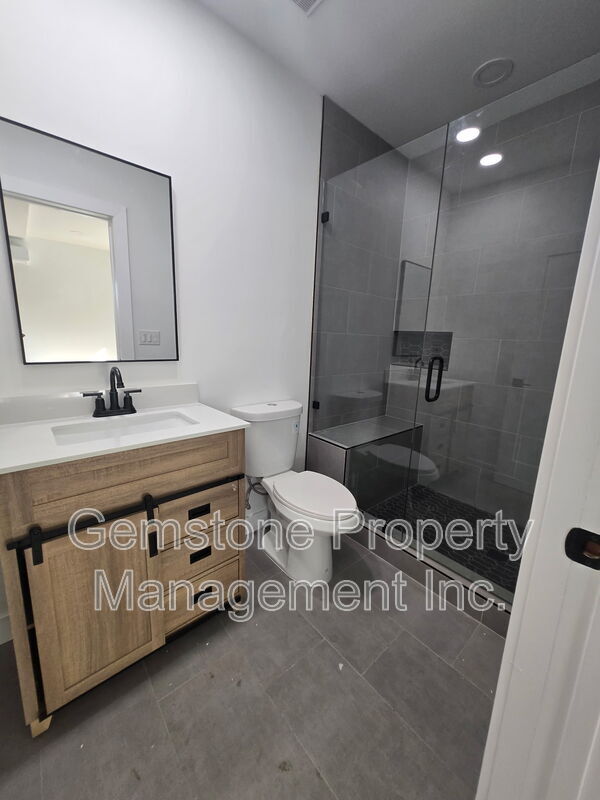 Foto del edificio - 5387 Brockbank Pl