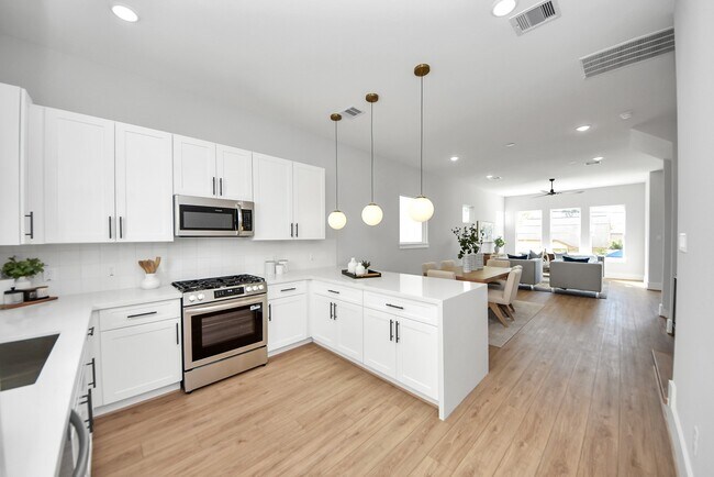 Building Photo - 4814 Cochran St