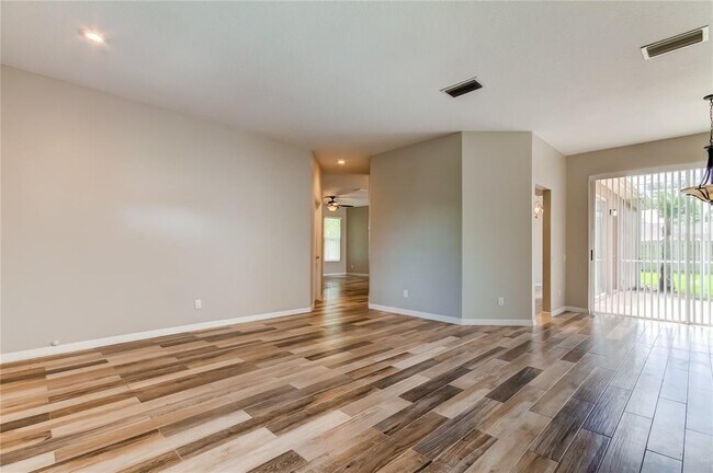Building Photo - 9810 Bennington Dr