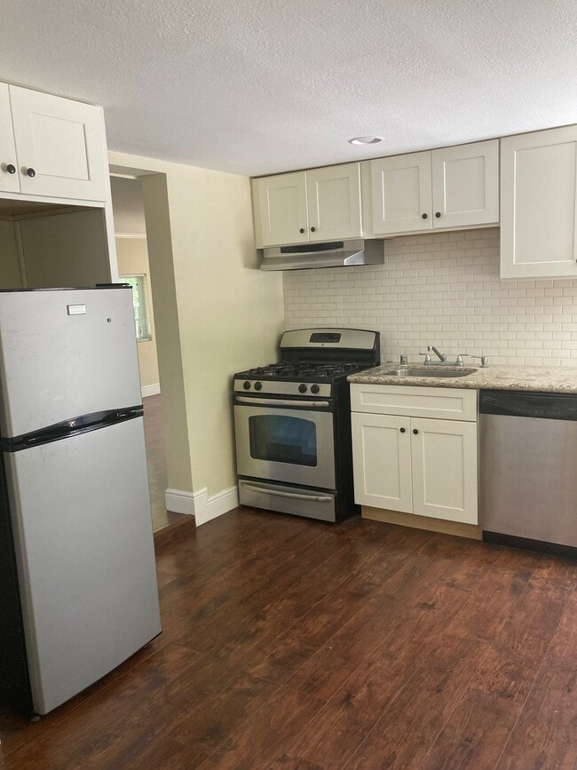 Kitchen - 3100 Rawson St