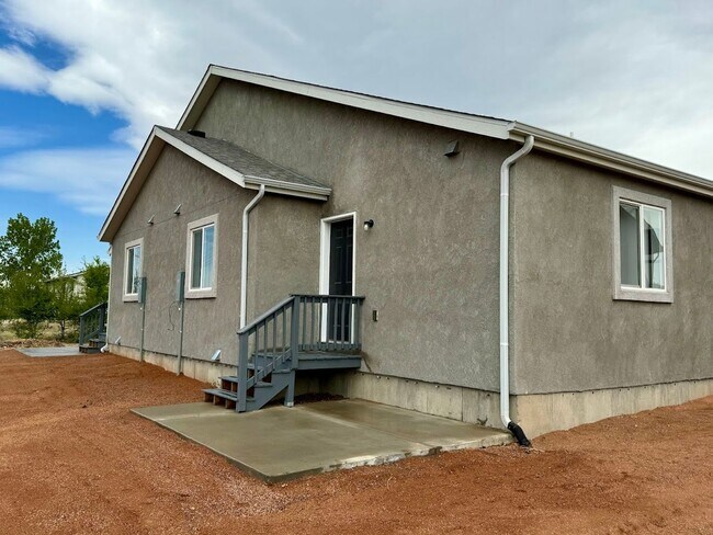 Foto del edificio - 324-326 W Coral Dr