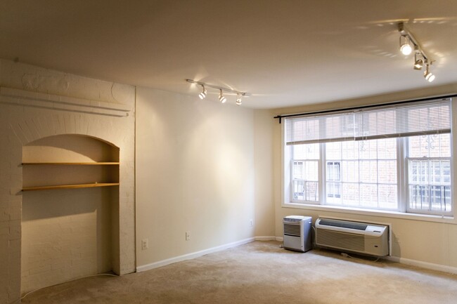 Building Photo - Adams Morgan Delightful 1 Bedroom with Cha...