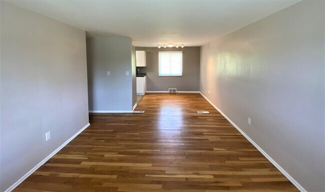 Building Photo - 754 Cottonwood Dr