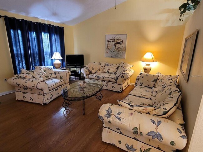 Foto del edificio - 13288 Fowler Ave