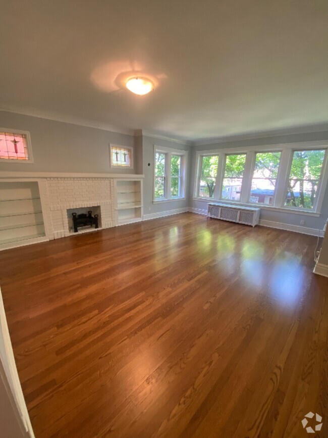 Living room South - 7251 N Claremont Ave