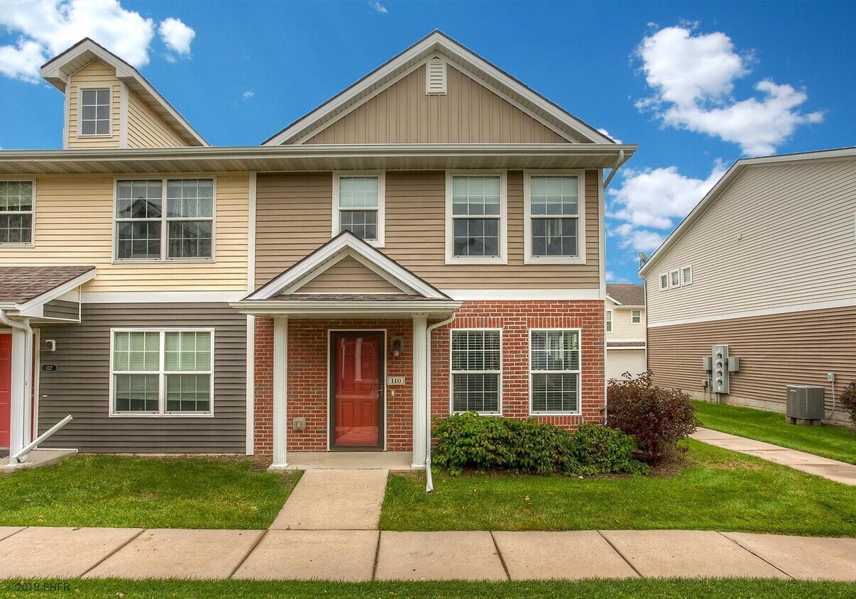 9125 Greenspire Dr, West Des Moines, IA 50266 Townhome Rentals in West Des Moines IA