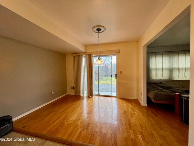 Building Photo - 44 Esplande St