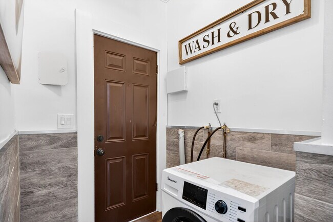 Foto del edificio - 5917 Lexington Ave