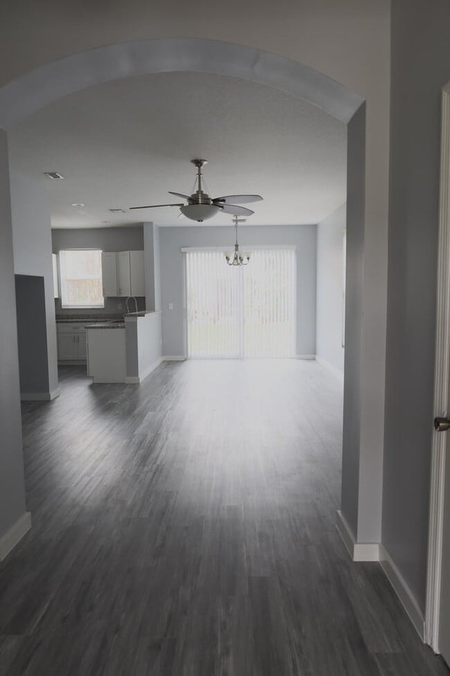 Building Photo - 125 Wakulla Springs Way