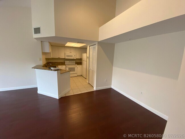 Building Photo - 1117 Crestwood Ct S